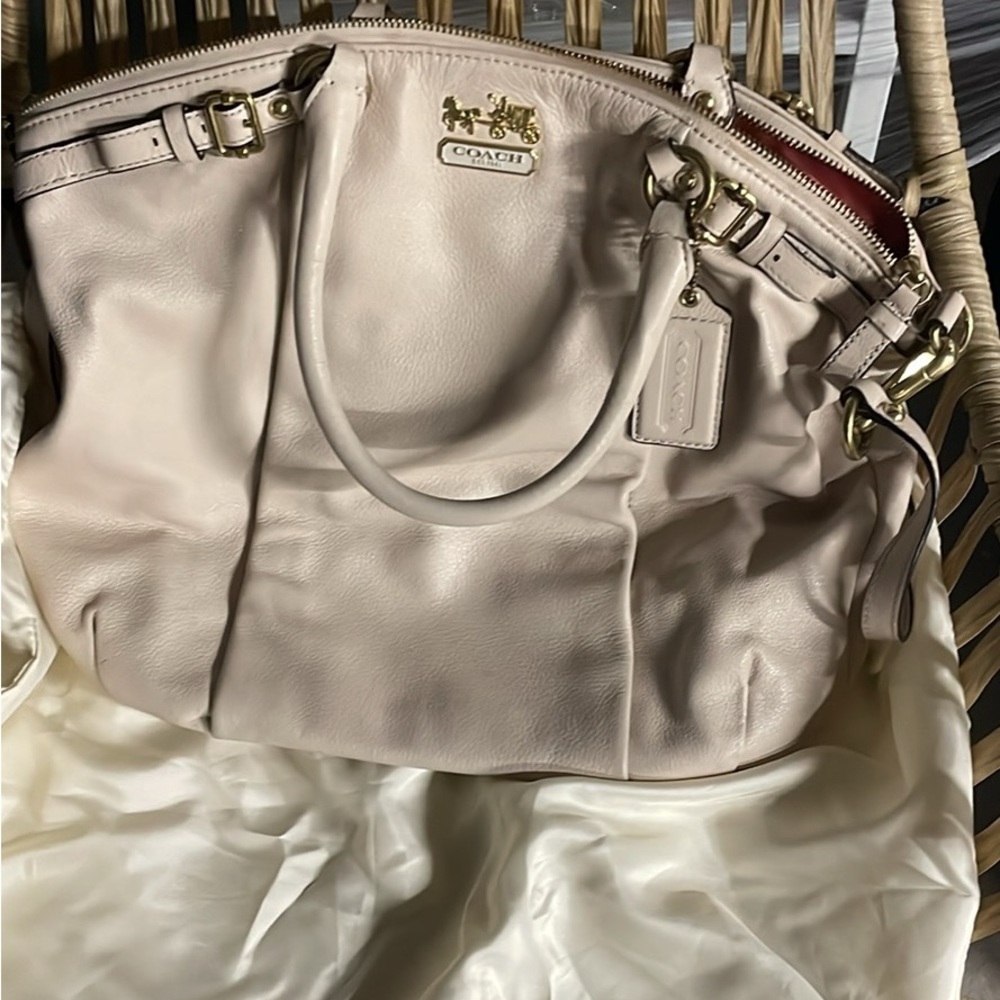 Coach Off-White Leather Shoulder Bag